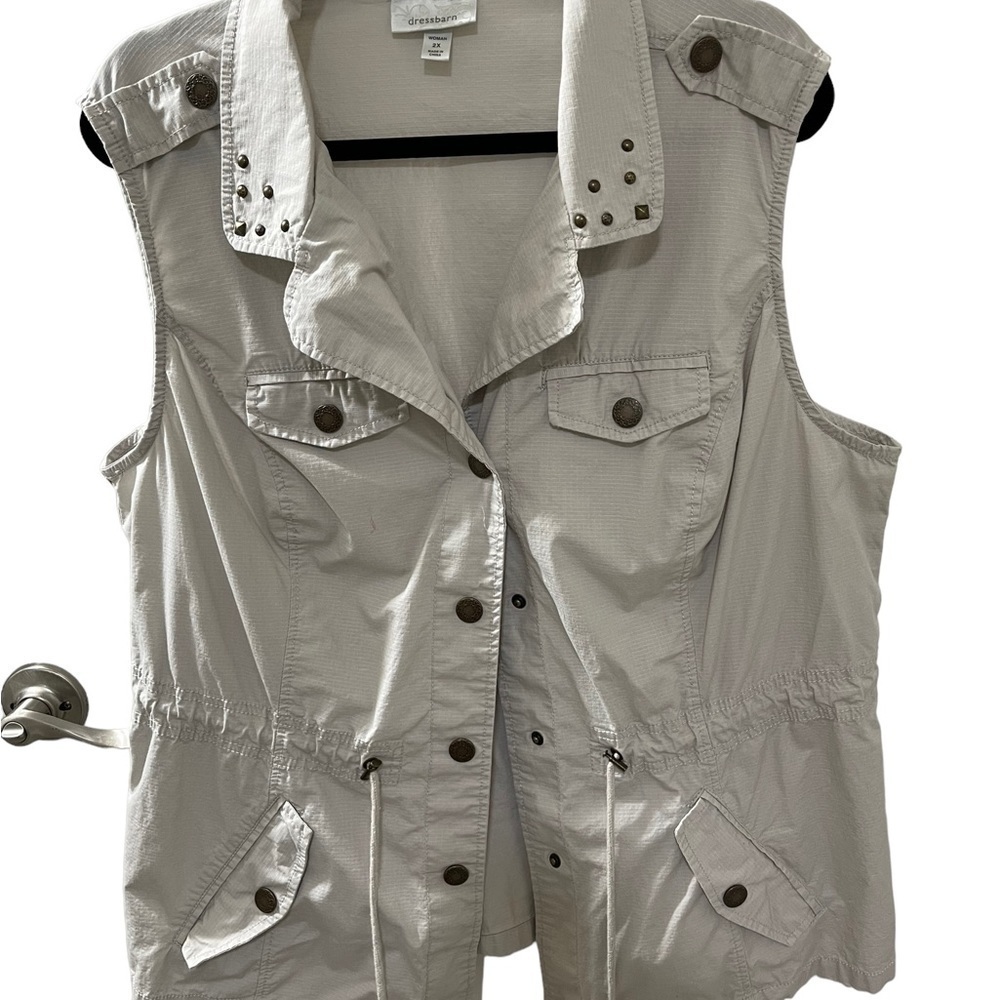 Dress Barn cotton vest , size 2X with two pockets, epilets and snap closure.